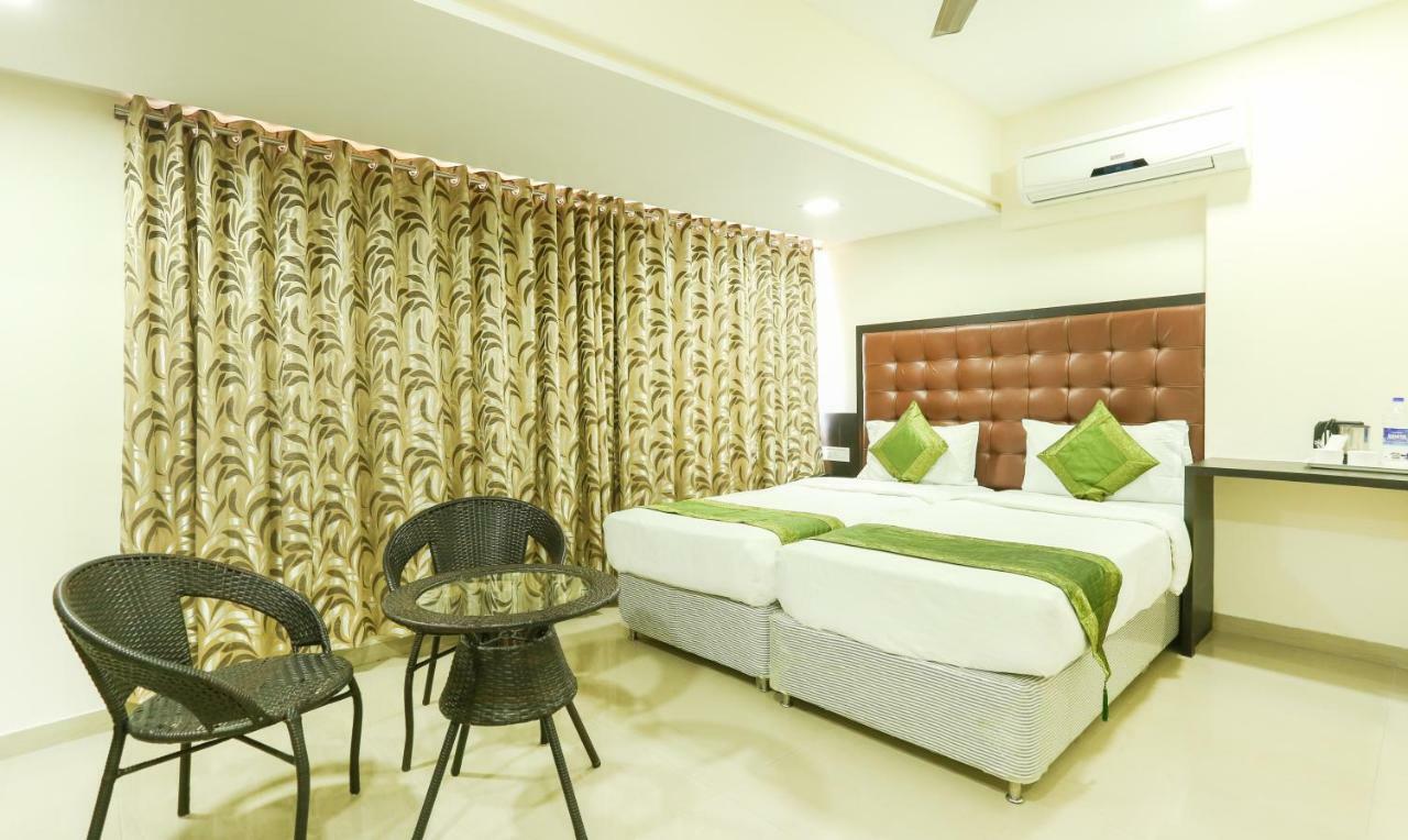 Treebo Trend Aviva Suites Bombay Exterior foto